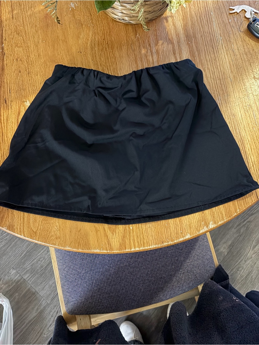 Women's Black Elastic-Waist Mini Skirt